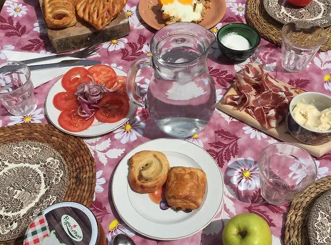 The Pink House * Polkovnik Serafimovo